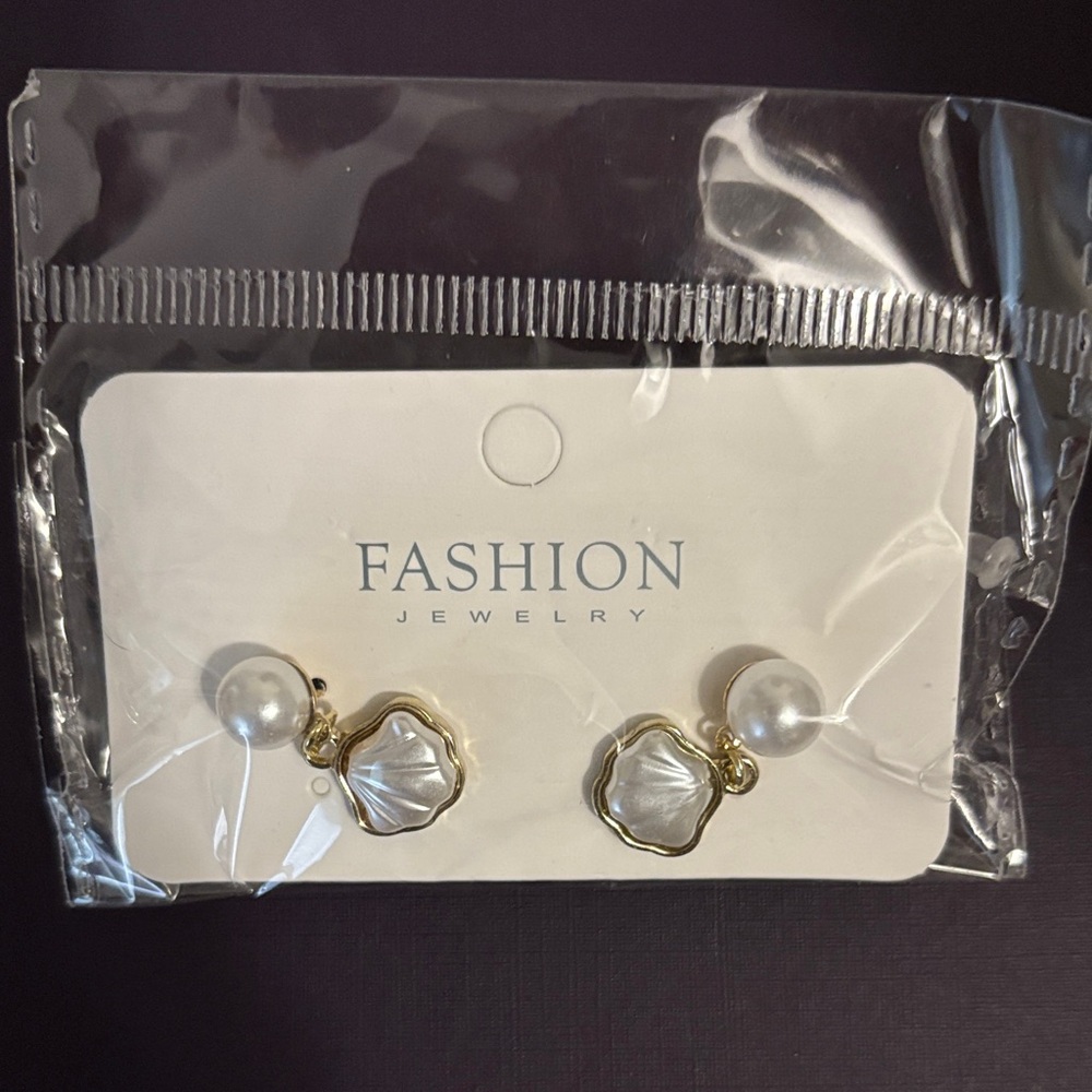 Elegant Gold and Pearl Earrings